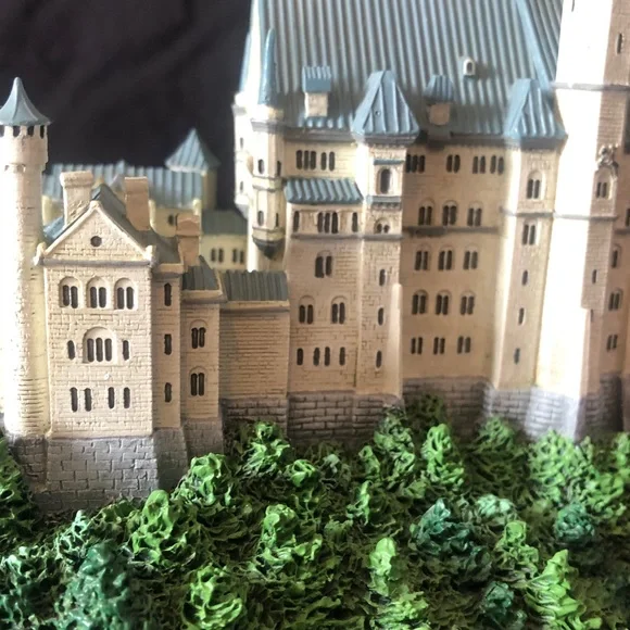 Neuschwanstein Bavaria, Germany castle model by Lennox Castles of the World 1999 - Picture 7 of 10